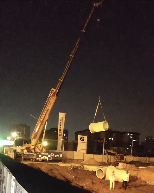 滨海县“弯臂矫正”—— 吊车的 “形变补偿” 技术