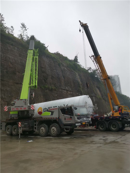 滨海县“不怕风雨冻”—— 吊车的 “恶劣环境适应” 技术